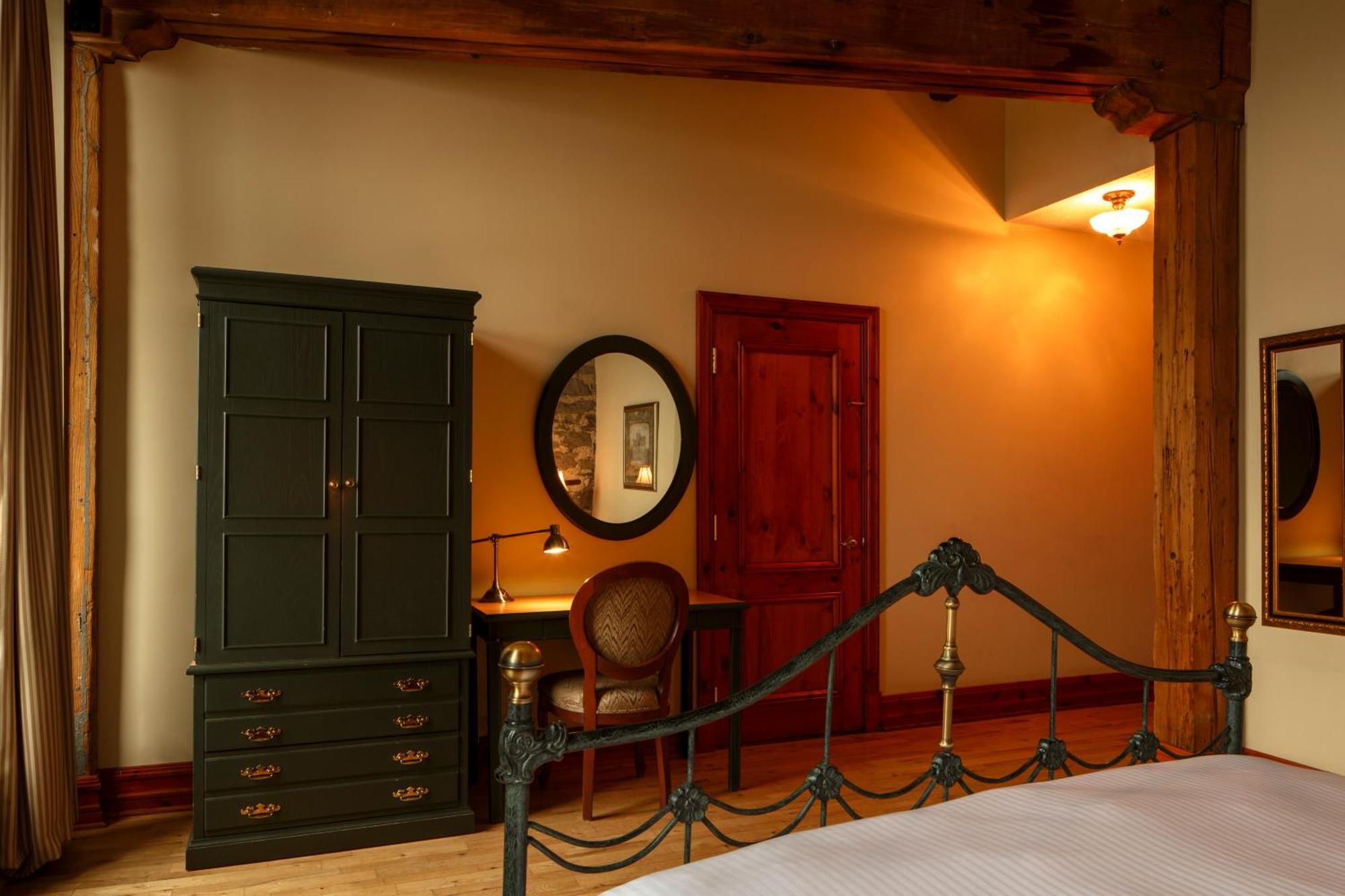 Auberge Du Vieux Port By Gray Collection, Montreal